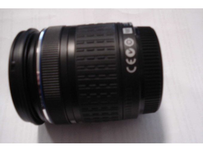 CE-Zeichen am Objektiv.