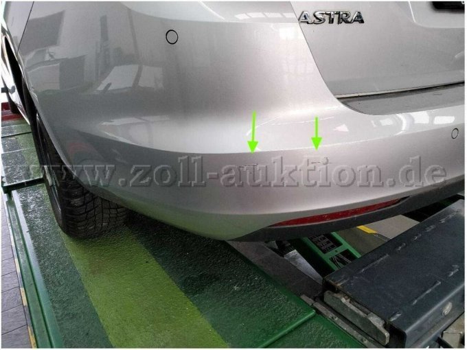 Stoßfänger hinten links zerkratzt