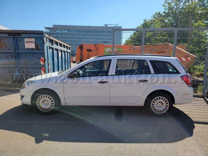 Fahrzeugtotale linke Seite