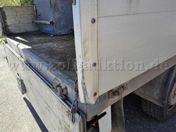 Seitenwand Kastenaufbau beschädigt