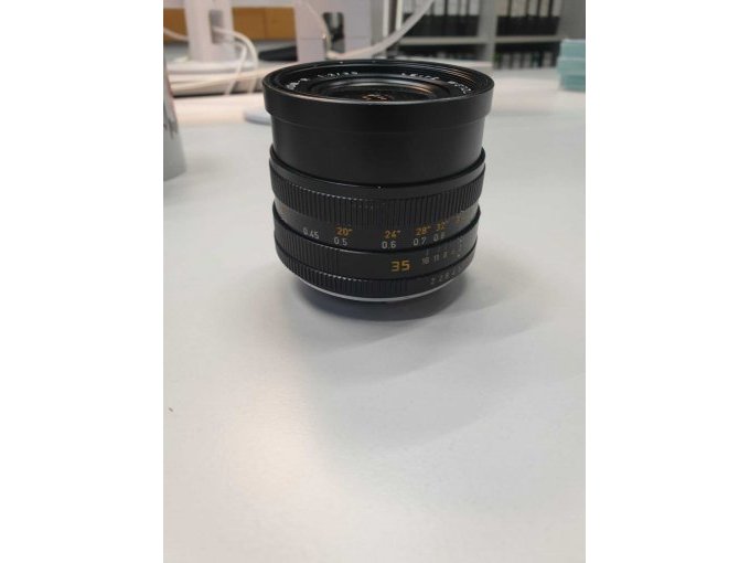 Leica 35 mm 1:2, 0 Summicron-R seitlich