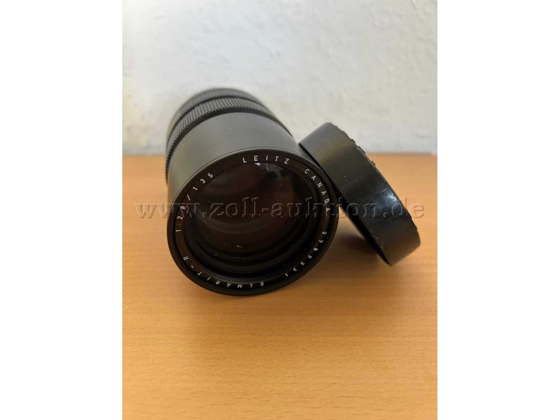 Objektiv seitlich liegend mit passendem Objektivdeckel