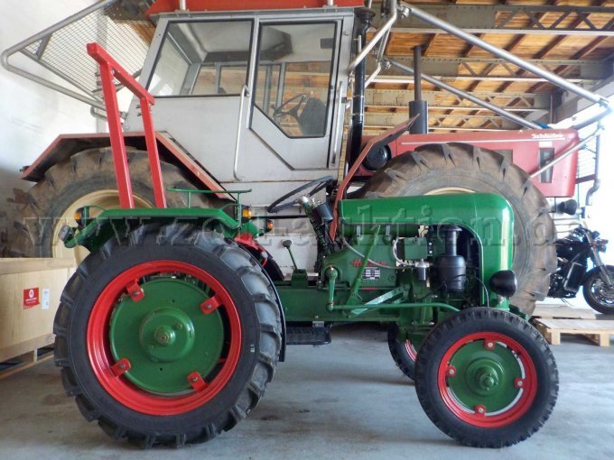 Seitenansicht Ackerschlepper