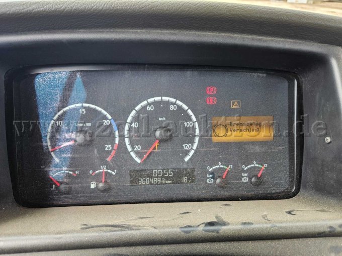 Kombiinstrument mit Fehlermeldung Bremsbelagverschleiß