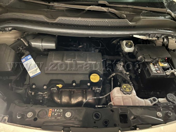 Fahrzeug_Motorraum