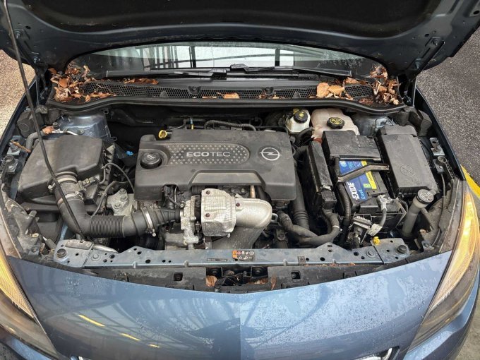 geöffneter Motorraum