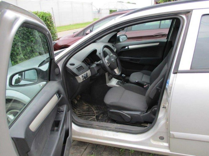 1 Opel Astra H Station Wagon, 1,7 Diesel, 81 KW Bastler/Defekt – foto 6 – kavel bij Zoll-Auktion, Köln