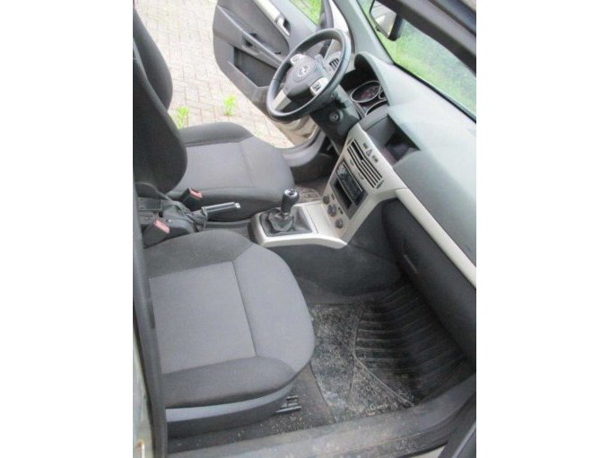 1 Opel Astra H Station Wagon, 1,7 Diesel, 81 KW Bastler/Defekt – foto 9 – kavel bij Zoll-Auktion, Köln