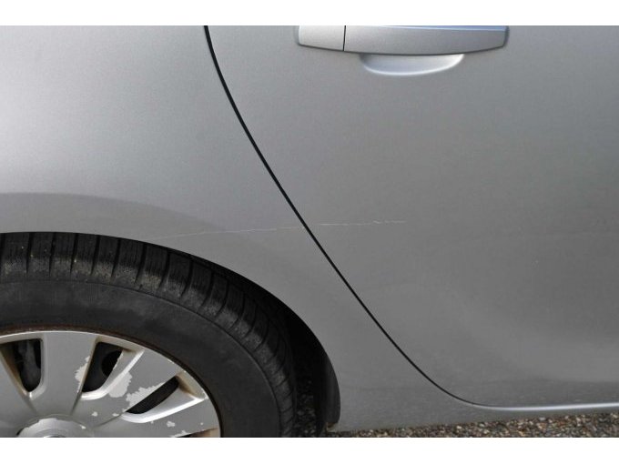 Lackschäden Türe hinten rechts und Kotflügel hinten rechts