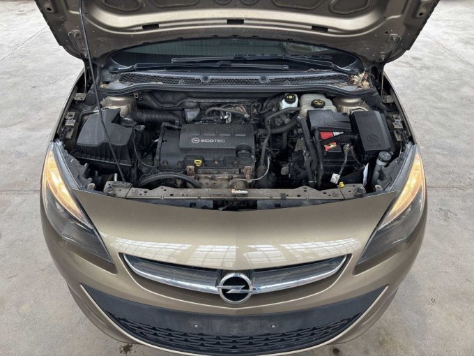 geöffneter Motorraum