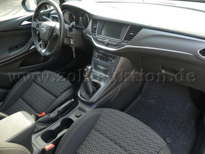 Innenansicht vorne rechts