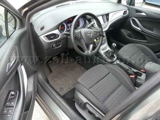 Einstieg und Fahrgastraum vorn links