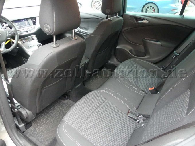 Einstieg und Fahrgastraum hinten links