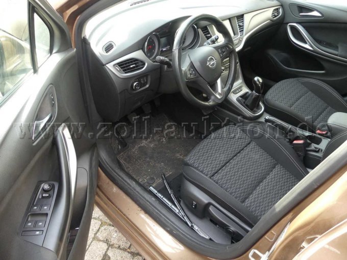 Einstieg und Fahrgastraum vorn links