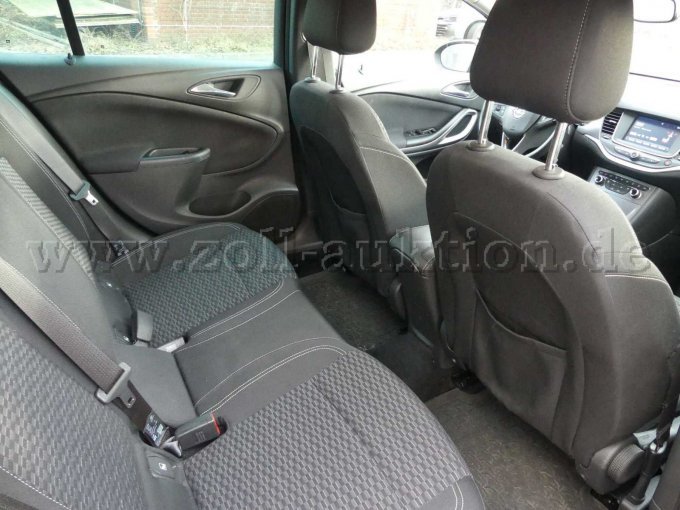 Einstieg und Fahrgastraum hinten rechts