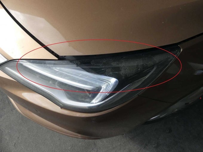 Beispiel-Schaden Abschlussscheibe Scheinwerfer