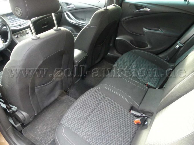 Einstieg und Fahrgastraum hinten links