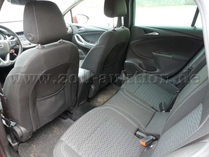 Einstieg und Fahrgastraum hinten links