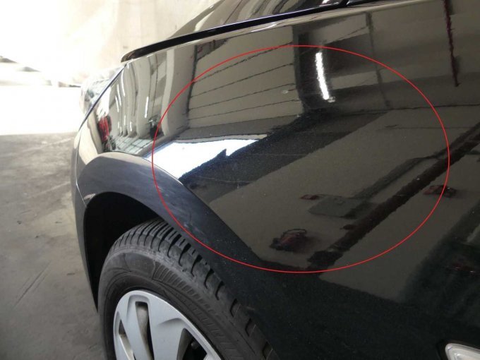 Beispiel-Schaden Kratzer Kotflügel vorn links