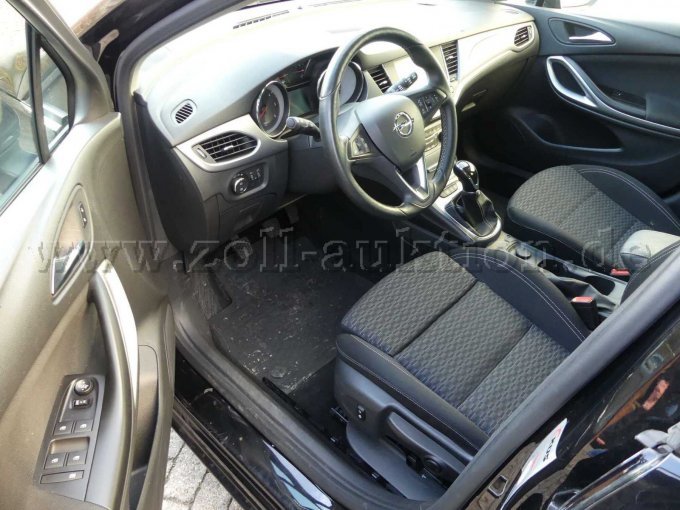 Einstieg und Fahrgastraum vorn links