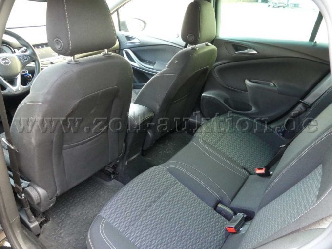 Einstieg und Fahrgastraum hinten links