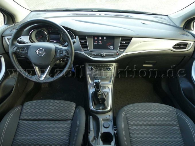 Gesamtansicht Armaturentafel