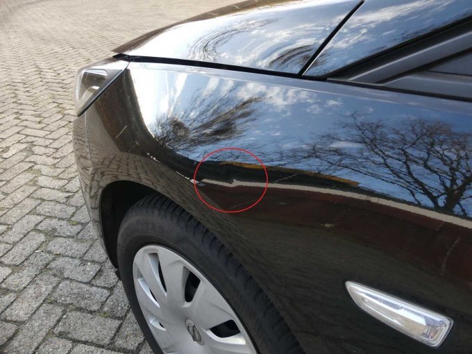 Beispiel-Schaden Delle Kotflügel vorn links