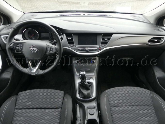 Gesamtansicht Armaturentafel