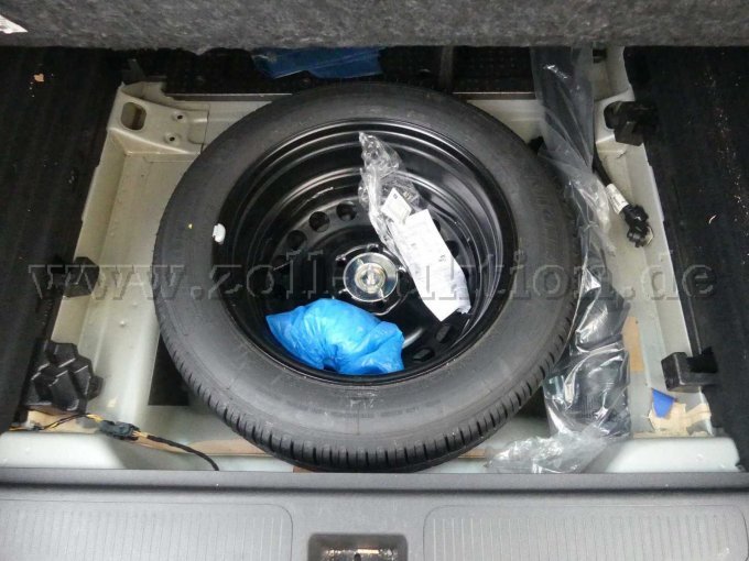 Laderaum mit Reserverad und Trennnetz