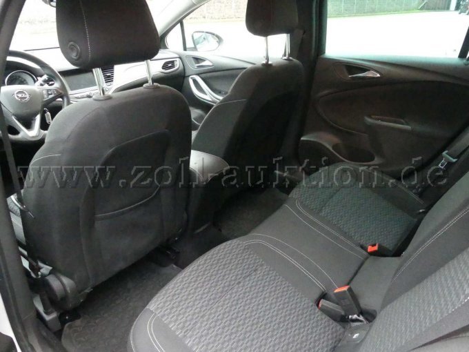 Einstieg und Fahrgastraum hinten links