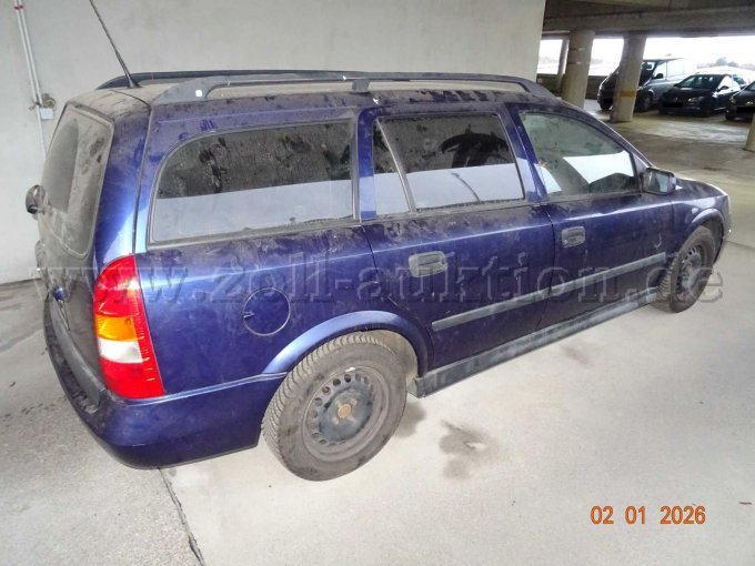 seitlich rechts hinten