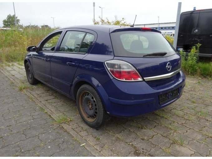 Ansicht von schräg hinten Fahrerseite