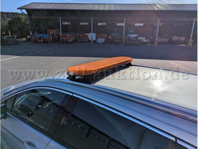Lichtbalken orange auf dem Fahrzeugdach