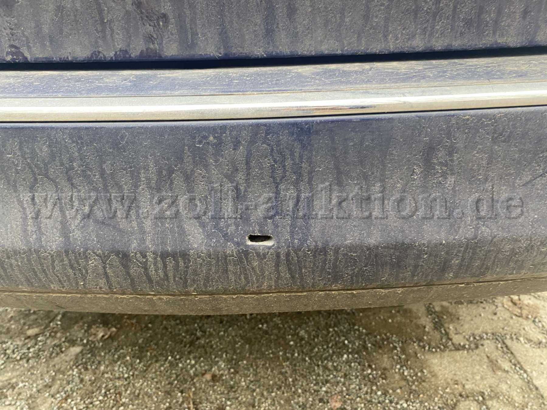 Opel Astra Sports Tourer: Loch in Stoßstange hinten