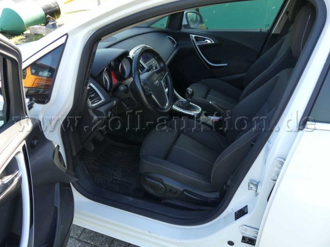 1 Opel Astra Sports Tourer Sport 1.7 CDTI, Bastlerfahrzeug / Ersatzteilträger – foto 2 – kavel bij Zoll-Auktion, Emden