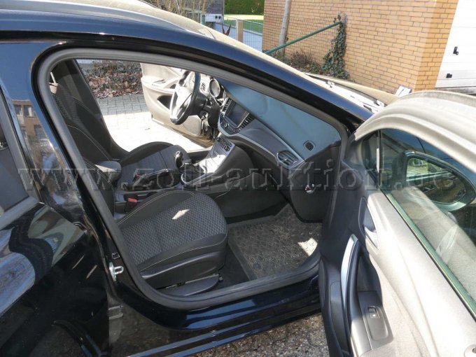 Innenansicht vorn rechts