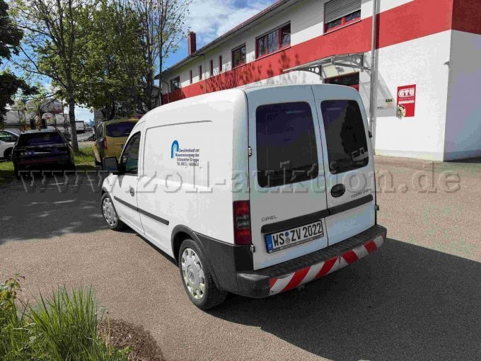 Opel Combo von hinten links