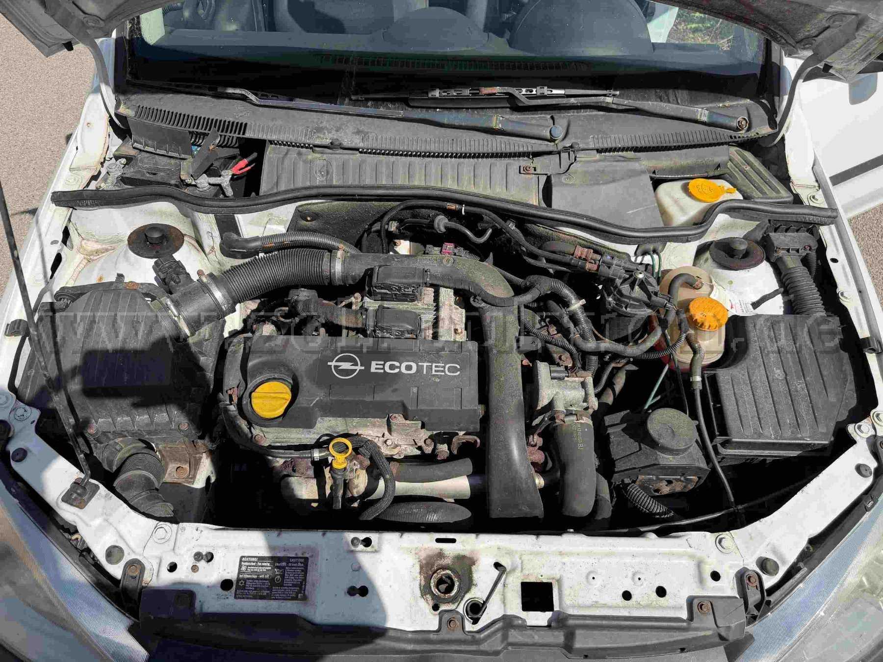 Opel Combo Ansicht Motorraum