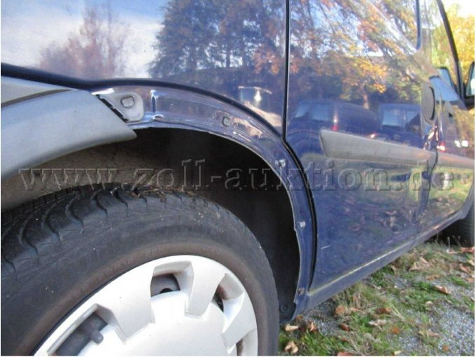 Radlaufblende hinten rechts fehlt
