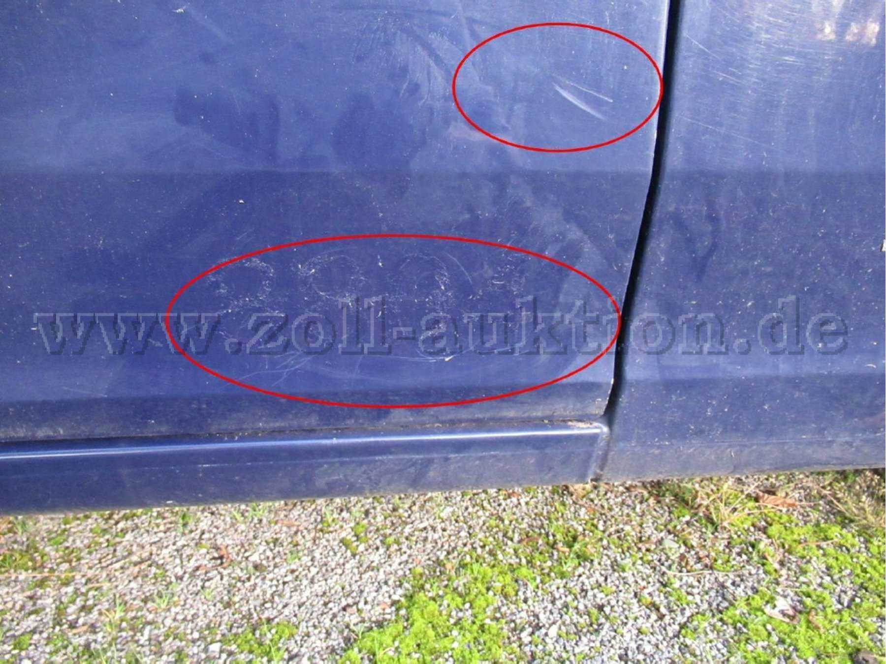 Tür vorne links verkratzt