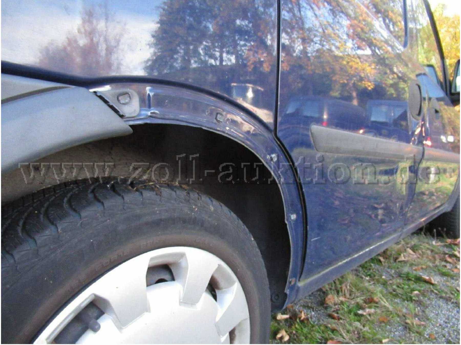 Radlaufblende hinten rechts fehlt