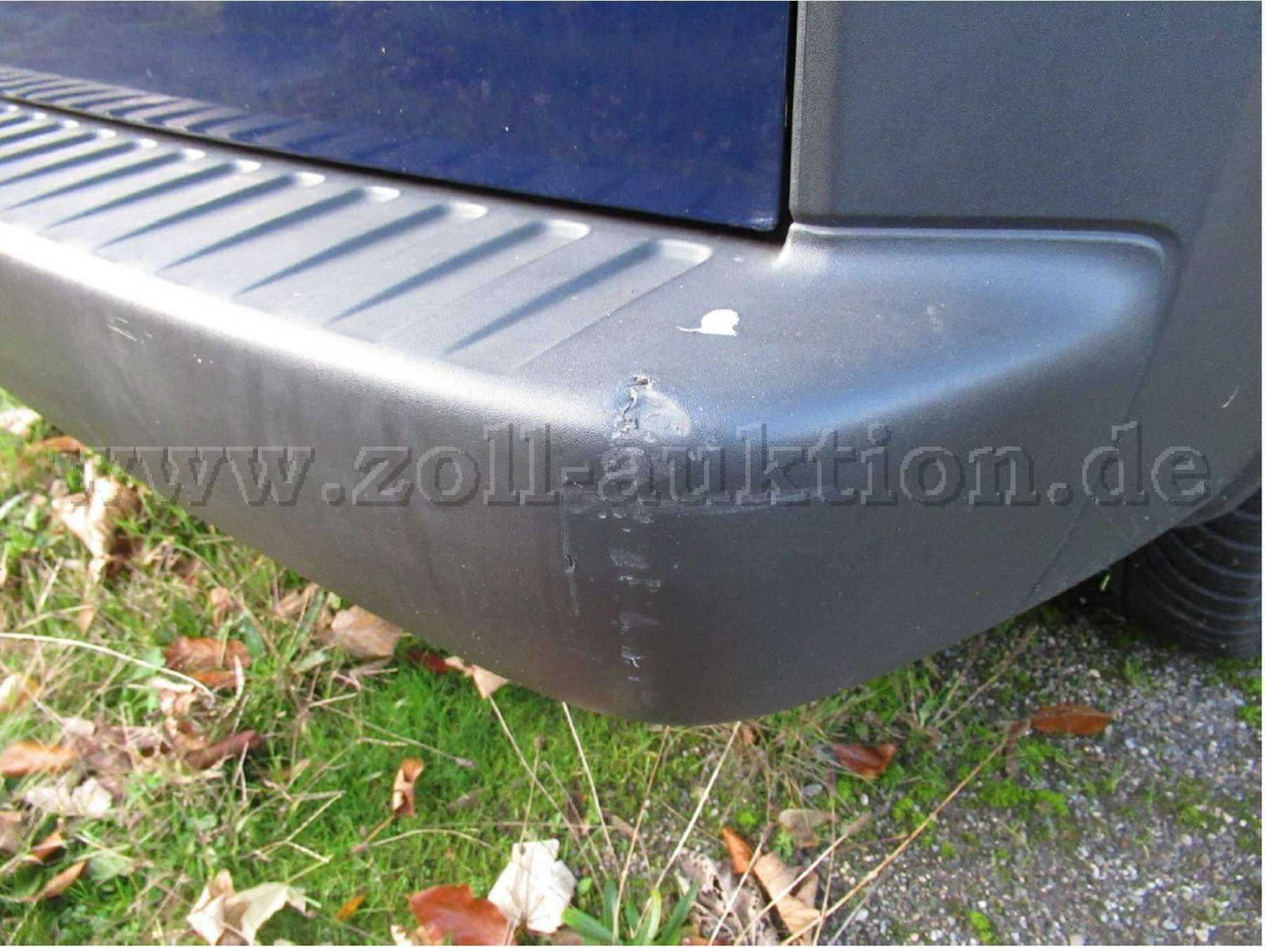 Stoßfänger hinten mehrstellig verkratzt