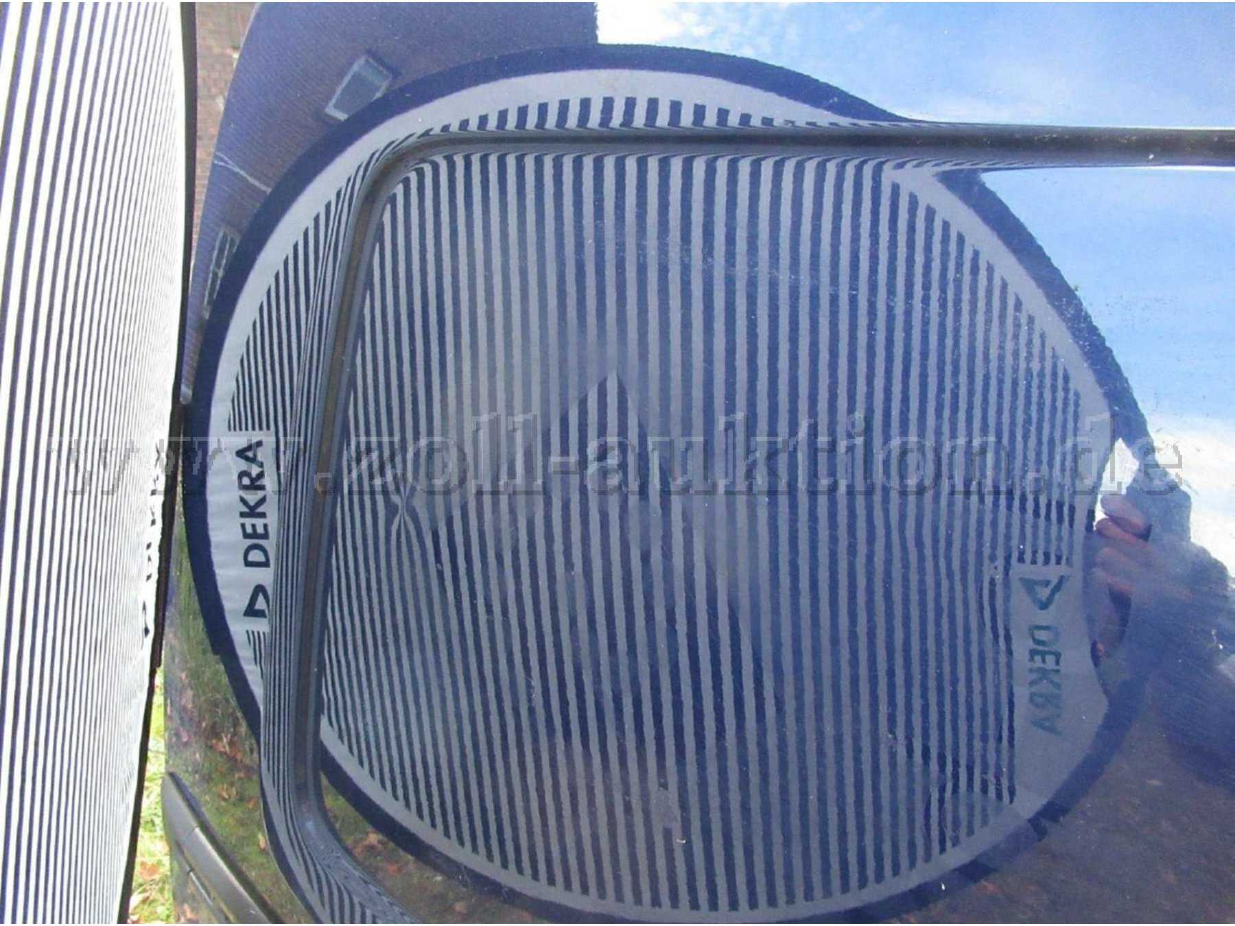 Seitenwand rechts mehrstellig eingedellt