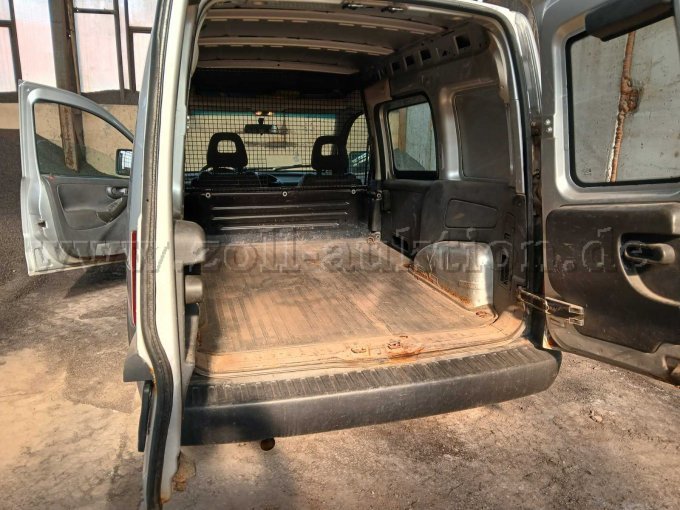 Heckansicht Türen/Laderaum