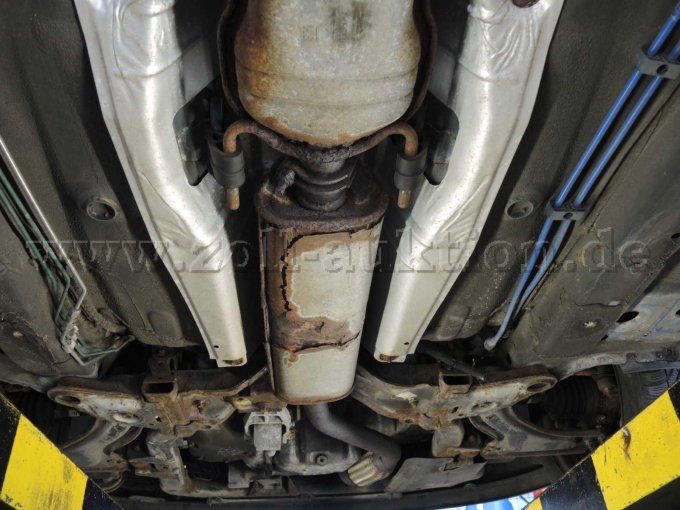 Beschädigter Auspuff