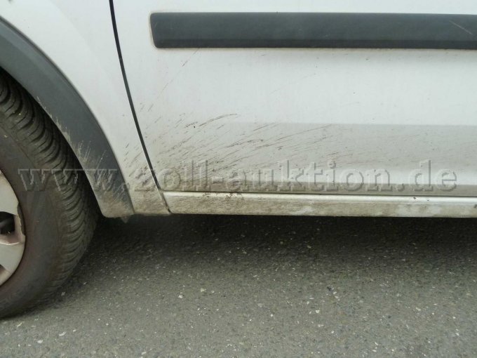 Schmutz an der unteren Fahrertür