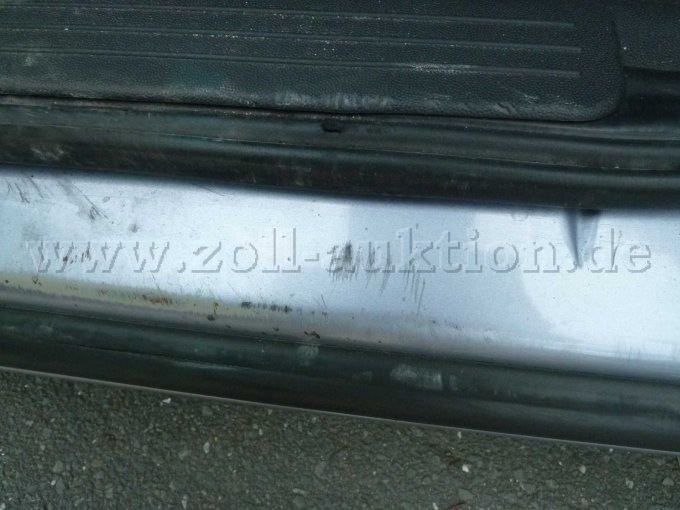 Einstieg Fahrerseite zerkratzt
