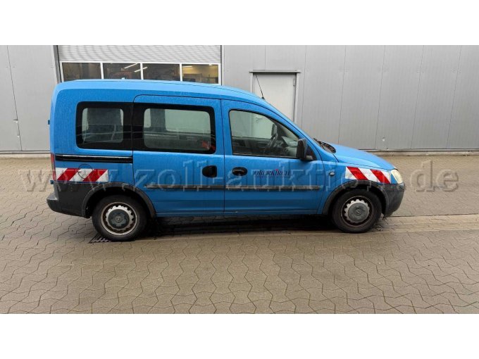 Opel Combo C rechte Fahrzeugseite