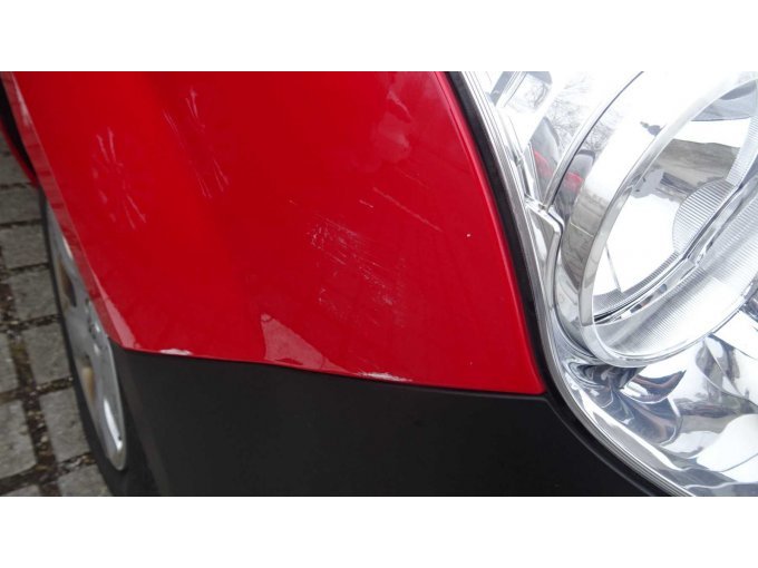 Verschrammungen Kotflügel vorne rechts