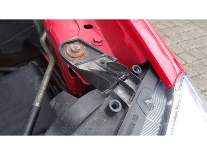 Schaden Scheinwerferaufhängung